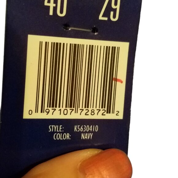 Men's Navy wrinkle free Khaki Pants size 40x29 NWT Stain Resistant - Picture 3 of 9